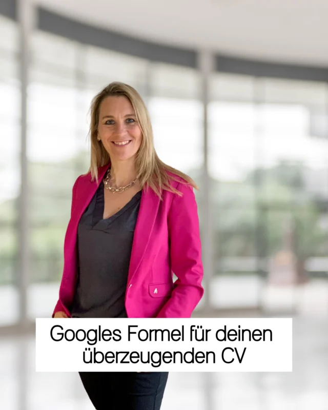 📌 Selbstmarketing im Lebenslauf: Deine Erfolge sichtbar machen!

In meinen Coachings erlebe ich es immer wieder: Selbstmarketing ist kein Selbstläufer. Viele Bewerber neigen dazu, ihre letzten Positionen zu beschreiben, als wären sie eine Aufgabenliste. Sie erzählen, was sie gemacht haben, aber nicht, welche Wirkung sie erzielt haben. Doch genau darum geht es! Erfolge konkret benennen. Und dafür gibt es klare Methoden.

Hier eine einfache 3-Schritt-Formel aus dem HR Team von Google, die hilft, deine Erfolge wirkungsvoll darzustellen:

🟣 1. Erfolge auflisten – groß oder klein, alles zählt.
Beispiele:
• Mentoring-Programm gestartet
• Kundenzufriedenheit gesteigert
• Prozesse effizienter gemacht

🟣 2. Ergebnisse mit Zahlen belegen – messbare Resultate machen den Unterschied.
Beispiele:
• 50 Teilnehmende für das Mentoring-Programm gewonnen
• Kundenzufriedenheit von 78 % auf 92 % erhöht
• 4 Stunden pro Woche im Team eingespart

🟣 3. Den Weg dorthin zeigen – welche Maßnahmen du ergriffen hast.
Beispiele:
• Programm konzipiert & beworben
• Kundenfeedback analysiert & Prozesse optimiert
• Zeitstudien durchgeführt & Workflows angepasst

💡 So formulierst du wirkungsvolle Erfolge:
„Ich habe [Erfolg] erzielt, indem ich [Maßnahme] umgesetzt habe, was zu [messbarem Resultat] geführt hat.“

Beispiel:
„Ich habe den Onboarding-Prozess optimiert, indem ich ein standardisiertes Schulungskonzept entwickelt habe, was die Einarbeitungszeit neuer Mitarbeitender um 30 % reduziert hat.“ 

So wird dein Lebenslauf zum Beweis deiner Kompetenz, statt nur eine Aufzählung deiner Aufgaben.

Du willst weitere Tipps für einen erfolgreichen Bewerbungsprozess? Dann hol dir mein kostenloses Workbook mit den 6 wichtigsten Strategien! Link im ersten Kommentar.

Auf dein Jobglück!
Pamela 💎

P.S.: Warst du am Wochenende draußen? Ich hab mir fast den ersten Sonnenbrand geholt! 😅☀️

#KarriereTipps ​#Bewerbung ​#Selbstmarketing​ #Erfolg​#BeruflicheEntwicklung
