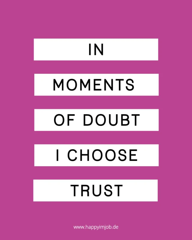 In moments of doubt, I choose trust.

Vielleicht ist gerade alles etwas viel.
Vielleicht weißt du nicht, wie’s weitergeht – nur, dass es so nicht bleiben darf.
Vielleicht zweifelst du an dir, deinem Wert, deinem Weg.
Vielleicht fragst du dich: Wann wird es endlich wieder leicht? 
Ich möchte dir sagen:
Du bist nicht allein.
Du bist nicht falsch.

Manchmal liegt es nicht an dir. 
Manchmal braucht es einfach ein neues Umfeld – einen Ort, der wirklich zu dir passt. 
Manchmal braucht es nur diesen einen Gedanken: 
„Ich weiß noch nicht, wie – aber ich geh los.“ 
Denn jeder kleine Schritt in Richtung Vertrauen ist ein Schritt raus aus dem Stillstand.

Vertrauen ist kein Stillstand. 
Vertrauen ist der erste Schritt. 
Ein Ja zu dir. 
Ein mutiger Move Richtung Zukunft.

Nicht weil alles sofort aufgeht. 
Nicht weil’s leicht ist.
Sondern, weil Trust + Action Veränderung möglich macht.
Und weil du mehr bewegen kannst, als du gerade glaubst. 💜

Wenn du dir Begleitung wünschst auf deinem Weg raus aus dem Jobfrust – hin zu Klarheit, Mut und echter beruflicher Erfüllung:
Am 31.3. startet meine Masterclass „Job up!“ – und vielleicht ist sie genau dein nächster Schritt hin zu mehr Klarheit, neuen Optionen und einem Job, der wirklich passt. 

🔗 www.happyimjob.de/job-up

Live fully. 
Breathe deeply. 
Stay in trust.

Auf dein Jobglück!
Pamela 💎

#karriere
#beruflicheveränderung
#karriereberatung
#jobwechsel
#neuanfang
#persönlichkeitsentwicklung
#vertrauenlernen
#berufungfinden
#coachingmitwirkung
#selbstwirksamkeit
#jobmitmehrwert
#mutzumneuanfang
#jobupyourlife
#herzensweg
#trustthetiming